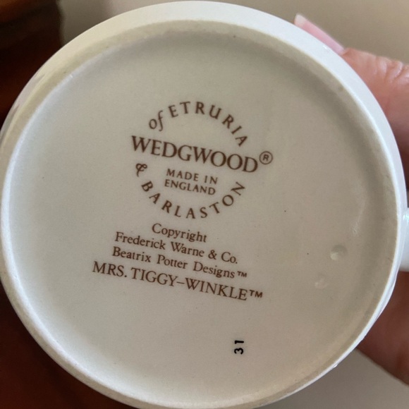 Wedgwood Beatrix Potter Mrs Tiggly-Winkle hedgehog Cup Mug England - Picture 6 of 7